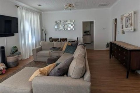 House in Tampa, Florida 3 bedrooms, 155.24 sq.m. № 2213318 - photo 5