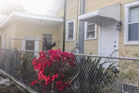 House in Tampa, Florida 3 bedrooms, 155.24 sq.m. № 2213318 - photo 3