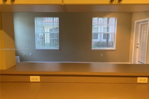 Condo in Coral Springs, Florida, 1 bedroom  № 1963419 - photo 8