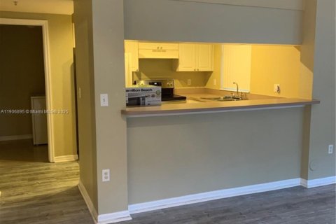 Condo in Coral Springs, Florida, 1 bedroom  № 1963419 - photo 2