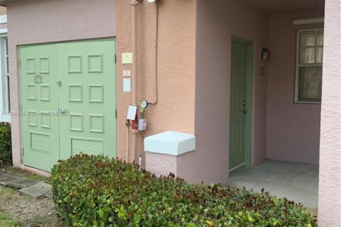 Condo in Coral Springs, Florida, 1 bedroom  № 1963419 - photo 1