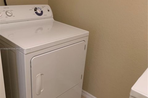 Condo in Coral Springs, Florida, 1 bedroom  № 1963419 - photo 11