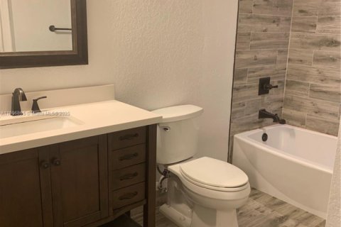 Condo in Coral Springs, Florida, 1 bedroom  № 1963419 - photo 15