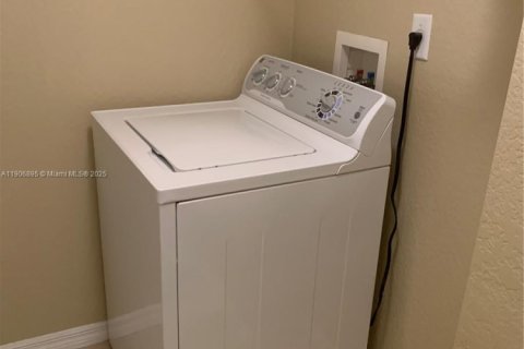 Condo in Coral Springs, Florida, 1 bedroom  № 1963419 - photo 10