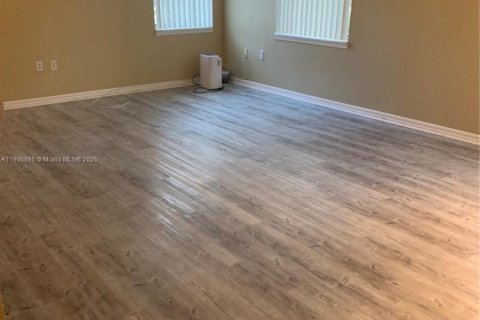 Condo in Coral Springs, Florida, 1 bedroom  № 1963419 - photo 5