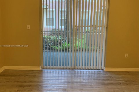 Condo in Coral Springs, Florida, 1 bedroom  № 1963419 - photo 13