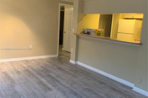 Condo in Coral Springs, Florida, 1 bedroom  № 1963419 - photo 3