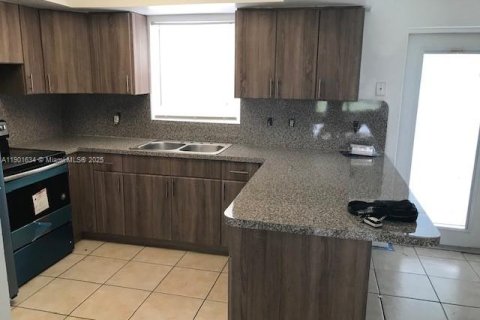 Townhouse in North Lauderdale, Florida 2 bedrooms, 102.94 sq.m. № 1953204 - photo 6