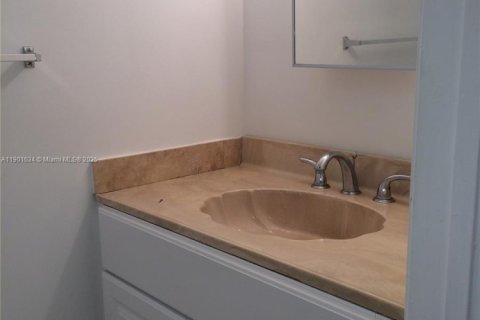 Townhouse in North Lauderdale, Florida 2 bedrooms, 102.94 sq.m. № 1953204 - photo 3