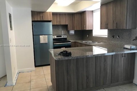 Townhouse in North Lauderdale, Florida 2 bedrooms, 102.94 sq.m. № 1953204 - photo 4