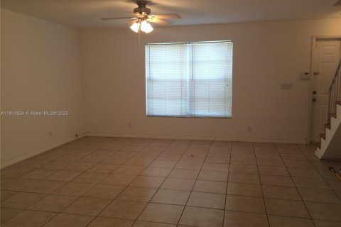 Townhouse in North Lauderdale, Florida 2 bedrooms, 102.94 sq.m. № 1953204 - photo 9