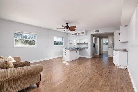 Condominio en venta en Saint Pete Beach, Florida, 2 dormitorios, 96.62 m2 № 2217407 - foto 13