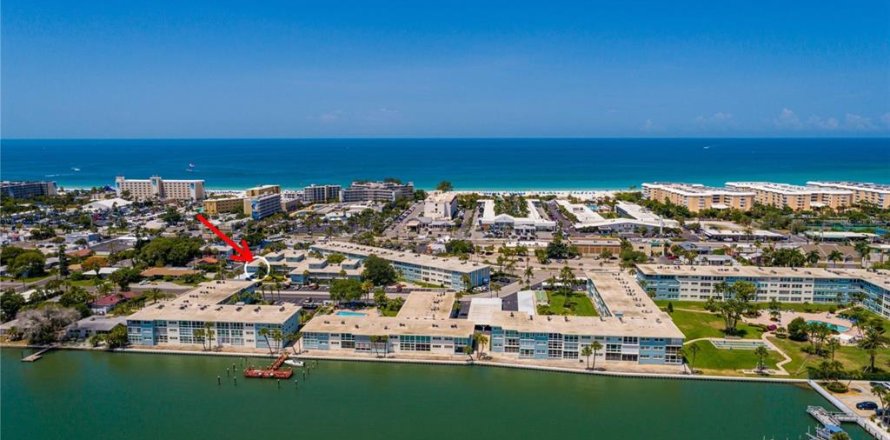 Condominio en Saint Pete Beach, Florida, 2 dormitorios  № 2217407