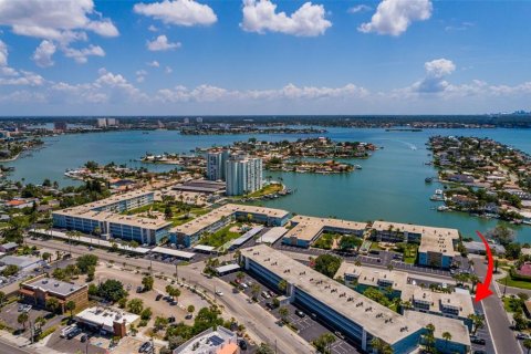 Condominio en venta en Saint Pete Beach, Florida, 2 dormitorios, 96.62 m2 № 2217407 - foto 2