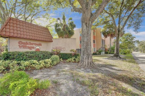 Copropriété à vendre à North Lauderdale, Floride: 1 chambre, 80.82 m2 № 2328186 - photo 2