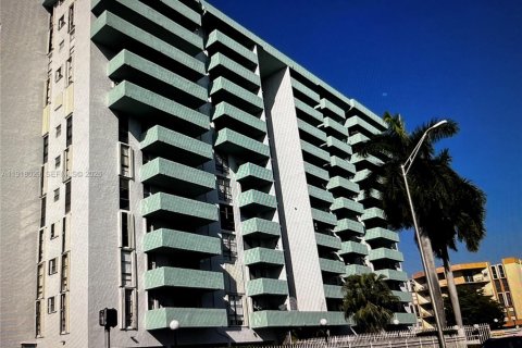Apartment in Hialeah, Florida 1 bedroom, 66.15 sq.m. № 2022290