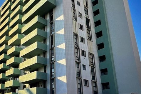 Apartment in Hialeah, Florida 1 bedroom, 66.15 sq.m. № 2022290 - photo 2