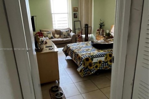 Apartment in Hialeah, Florida 1 bedroom, 66.15 sq.m. № 2022290 - photo 7