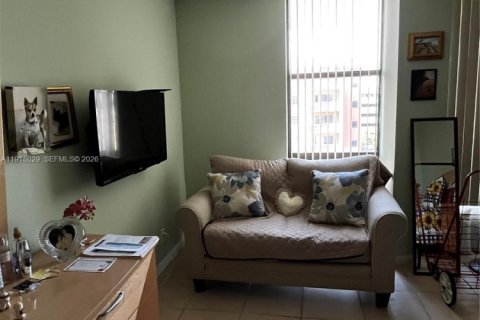 Apartment in Hialeah, Florida 1 bedroom, 66.15 sq.m. № 2022290 - photo 10