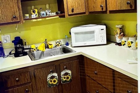 Apartment in Hialeah, Florida 1 bedroom, 66.15 sq.m. № 2022290 - photo 12