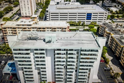 Apartment in Hialeah, Florida 1 bedroom, 66.15 sq.m. № 2022290 - photo 3