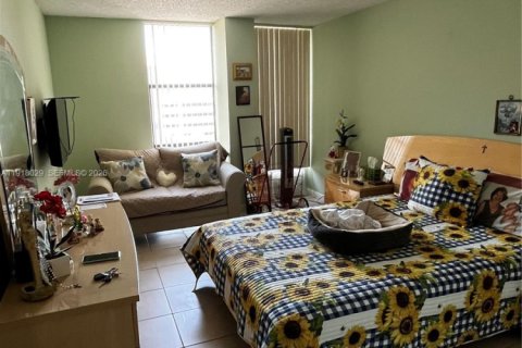 Apartment in Hialeah, Florida 1 bedroom, 66.15 sq.m. № 2022290 - photo 8