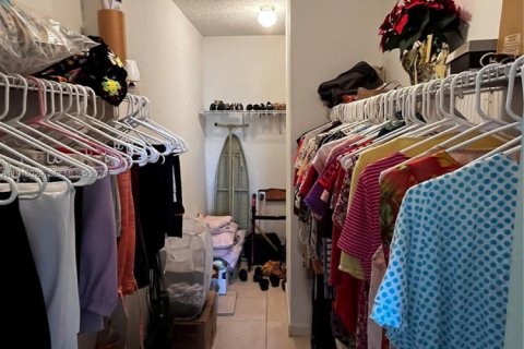 Apartment in Hialeah, Florida 1 bedroom, 66.15 sq.m. № 2022290 - photo 9