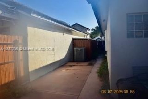 Casa en venta en Miami, Florida, 3 dormitorios, 129.6 m2 № 1822109 - foto 16