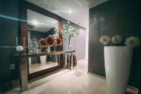 Condominio en venta en Miami, Florida, 3 dormitorios, 183.67 m2 № 2012754 - foto 17