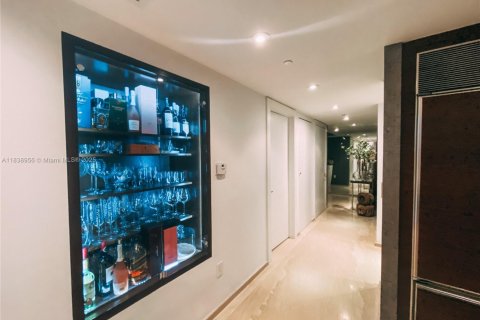 Condominio en venta en Miami, Florida, 3 dormitorios, 183.67 m2 № 2012754 - foto 18