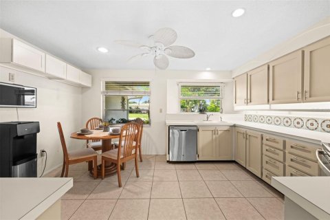 Villa ou maison à vendre à Port Charlotte, Floride: 3 chambres, 173.36 m2 № 2344927 - photo 18
