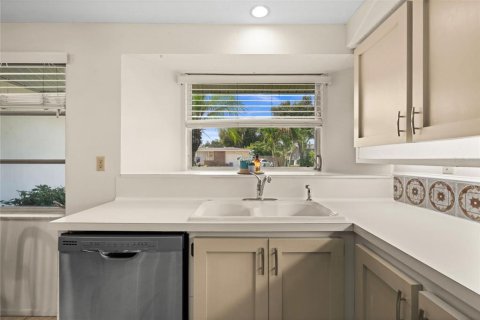 Villa ou maison à vendre à Port Charlotte, Floride: 3 chambres, 173.36 m2 № 2344927 - photo 12