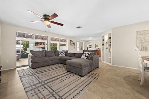 Villa ou maison à vendre à Port Charlotte, Floride: 3 chambres, 173.36 m2 № 2344927 - photo 6