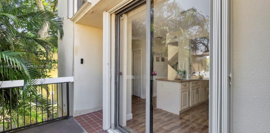 Condo in Davie, Florida, 2 bedrooms № 1926151
