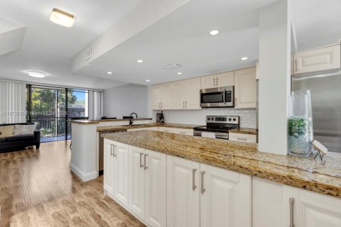 Condo in Davie, Florida, 2 bedrooms  № 1926151 - photo 5