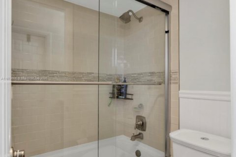 Condo in Davie, Florida, 2 bedrooms  № 1926151 - photo 24