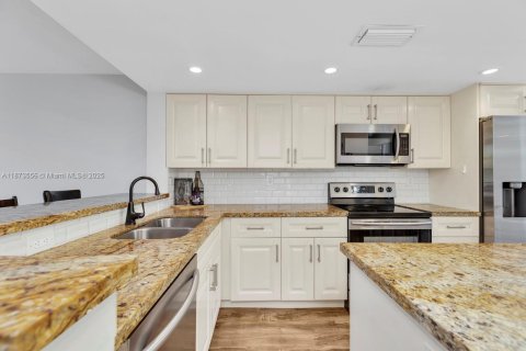 Condo in Davie, Florida, 2 bedrooms  № 1926151 - photo 6