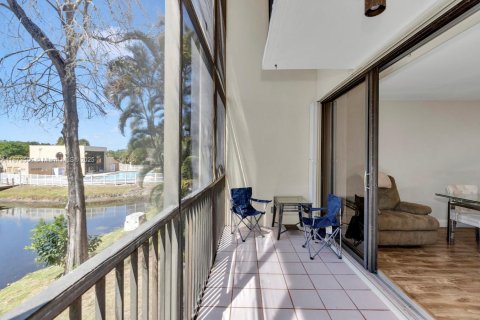 Condo in Davie, Florida, 2 bedrooms  № 1926151 - photo 18