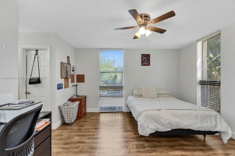 Condo in Davie, Florida, 2 bedrooms  № 1926151 - photo 21