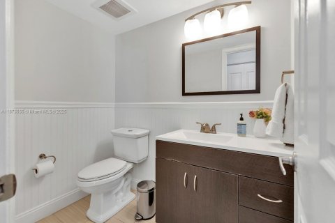 Condo in Davie, Florida, 2 bedrooms  № 1926151 - photo 11