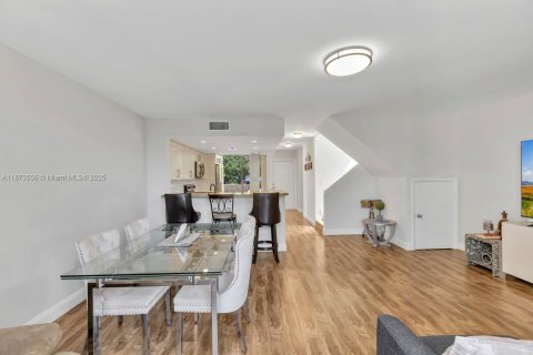Condo in Davie, Florida, 2 bedrooms  № 1926151 - photo 10