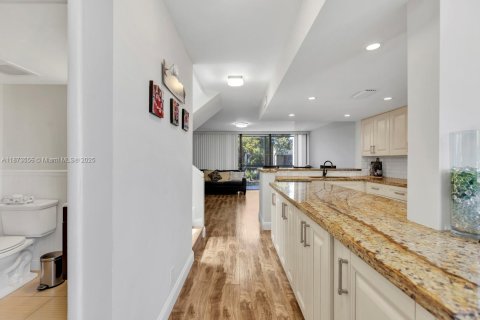Condo in Davie, Florida, 2 bedrooms  № 1926151 - photo 4