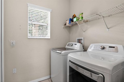 Casa en venta en Apopka, Florida, 4 dormitorios, 295.15 m2 № 1908063 - foto 15