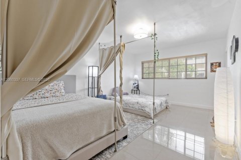 Copropriété à vendre à Bay Harbor Islands, Floride: 2 chambres, 101.45 m2 № 2265875 - photo 12