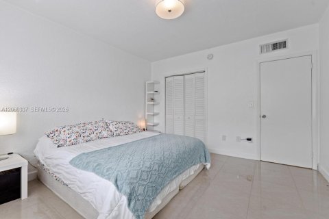 Copropriété à vendre à Bay Harbor Islands, Floride: 2 chambres, 101.45 m2 № 2265875 - photo 11