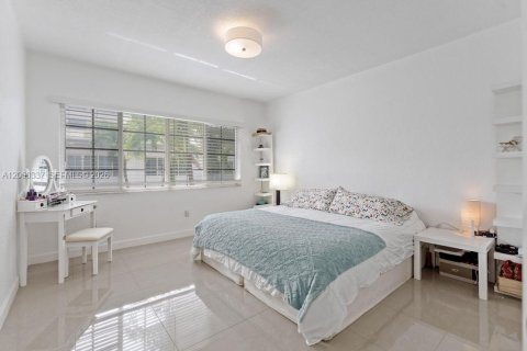 Copropriété à vendre à Bay Harbor Islands, Floride: 2 chambres, 101.45 m2 № 2265875 - photo 9