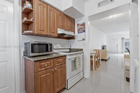 Copropriété à vendre à Bay Harbor Islands, Floride: 2 chambres, 101.45 m2 № 2265875 - photo 7