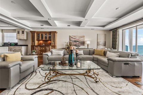 Condo in Saint Pete Beach, Florida, 3 bedrooms  № 1844256 - photo 29