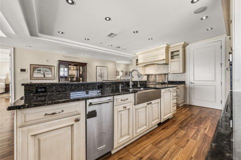 Condo in Saint Pete Beach, Florida, 3 bedrooms  № 1844256 - photo 25
