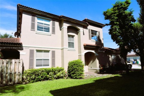 Townhouse in Miami, Florida 3 bedrooms, 137.31 sq.m. № 1920163 - photo 1